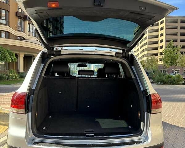 Фольксваген Туарег 2007 в Киеве на Automoto.ua Серый Фольксваген Туарег, объемом двигателя 3 л и пробегом 298 тыс. км за 10999 $, фото 10 на Automoto.ua