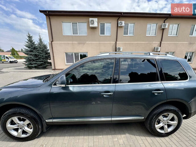 Серый Фольксваген Туарег, объемом двигателя 2.97 л и пробегом 240 тыс. км за 11500 $, фото 4 на Automoto.ua