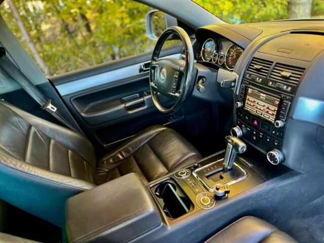 Фольксваген Туарег 2007 в Сумах на Automoto.ua Серый Фольксваген Туарег, объемом двигателя 3 л и пробегом 245 тыс. км за 3500 $, фото 4 на Automoto.ua