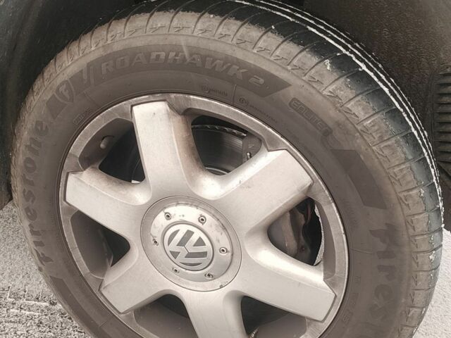 Серый Фольксваген Туарег, объемом двигателя 3 л и пробегом 224 тыс. км за 2800 $, фото 5 на Automoto.ua