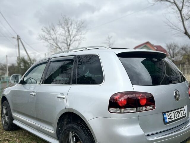 Серый Фольксваген Туарег, объемом двигателя 3 л и пробегом 335 тыс. км за 8500 $, фото 4 на Automoto.ua