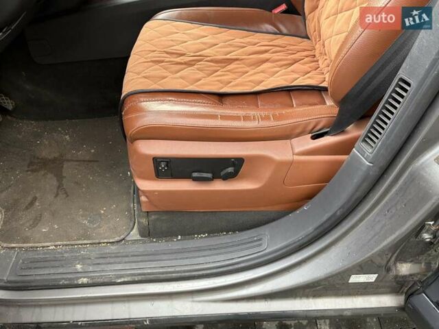 Серый Фольксваген Туарег, объемом двигателя 3 л и пробегом 230 тыс. км за 10500 $, фото 13 на Automoto.ua