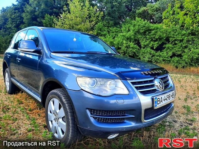 Сірий Фольксваген Туарег, об'ємом двигуна 3 л та пробігом 260 тис. км за 12000 $, фото 1 на Automoto.ua