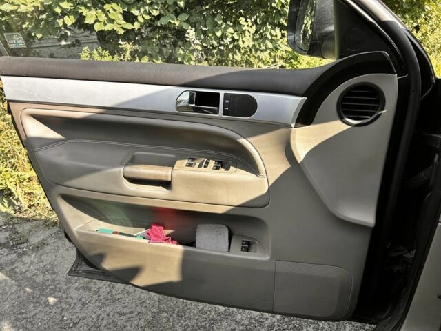 Серый Фольксваген Туарег, объемом двигателя 3 л и пробегом 321 тыс. км за 7500 $, фото 8 на Automoto.ua