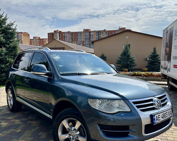 Серый Фольксваген Туарег, объемом двигателя 2.97 л и пробегом 240 тыс. км за 11500 $, фото 17 на Automoto.ua