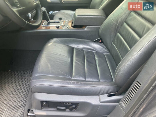 Сірий Фольксваген Туарег, об'ємом двигуна 2.97 л та пробігом 293 тис. км за 11300 $, фото 1 на Automoto.ua