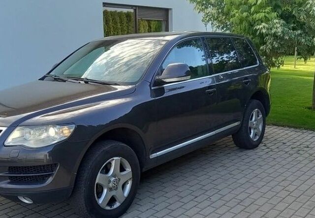 Сірий Фольксваген Туарег, об'ємом двигуна 0 л та пробігом 320 тис. км за 3500 $, фото 1 на Automoto.ua