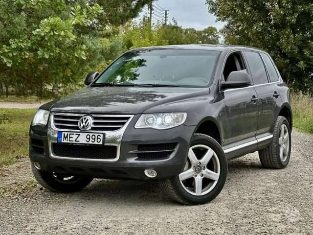 Серый Фольксваген Туарег, объемом двигателя 3 л и пробегом 391 тыс. км за 8115 $, фото 5 на Automoto.ua