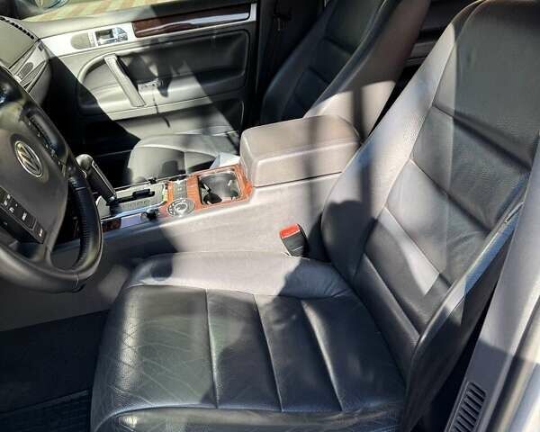 Фольксваген Туарег 2007 в Киеве на Automoto.ua Серый Фольксваген Туарег, объемом двигателя 3 л и пробегом 298 тыс. км за 10999 $, фото 15 на Automoto.ua