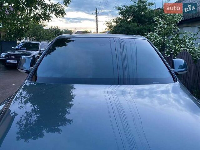 Серый Фольксваген Туарег, объемом двигателя 2.97 л и пробегом 260 тыс. км за 9999 $, фото 1 на Automoto.ua