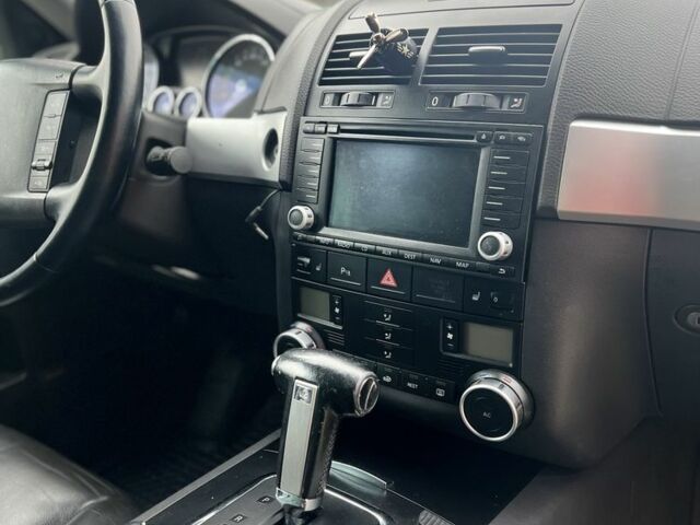 Серый Фольксваген Туарег, объемом двигателя 3 л и пробегом 335 тыс. км за 8500 $, фото 17 на Automoto.ua