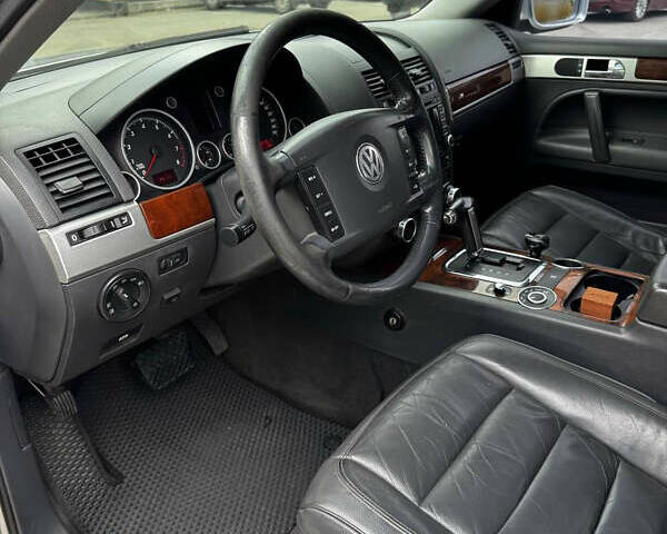 Сірий Фольксваген Туарег, об'ємом двигуна 3.19 л та пробігом 295 тис. км за 8000 $, фото 5 на Automoto.ua