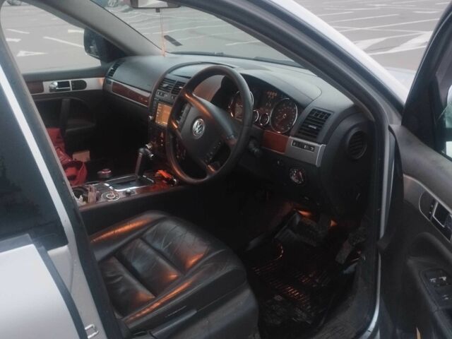 Серый Фольксваген Туарег, объемом двигателя 2.5 л и пробегом 2 тыс. км за 4000 $, фото 3 на Automoto.ua