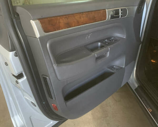 Серый Фольксваген Туарег, объемом двигателя 3.6 л и пробегом 245 тыс. км за 9000 $, фото 15 на Automoto.ua