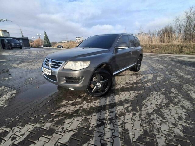 Сірий Фольксваген Туарег, об'ємом двигуна 3 л та пробігом 323 тис. км за 12700 $, фото 1 на Automoto.ua