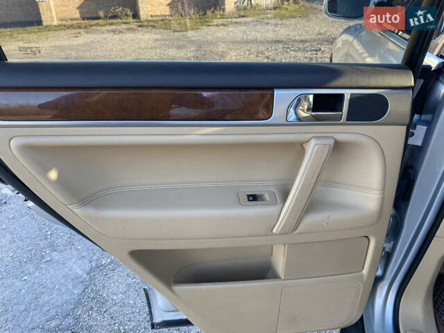 Фольксваген Туарег 2007 у Збараже на Automoto.ua Сірий Фольксваген Туарег, об'ємом двигуна 3 л та пробігом 227 тис. км за 10000 $, фото 11 на Automoto.ua