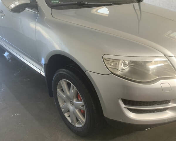 Серый Фольксваген Туарег, объемом двигателя 3.6 л и пробегом 245 тыс. км за 9000 $, фото 8 на Automoto.ua