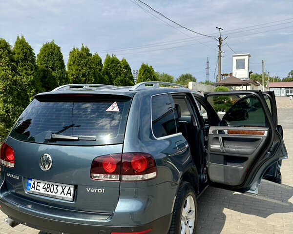 Серый Фольксваген Туарег, объемом двигателя 2.97 л и пробегом 240 тыс. км за 11500 $, фото 13 на Automoto.ua