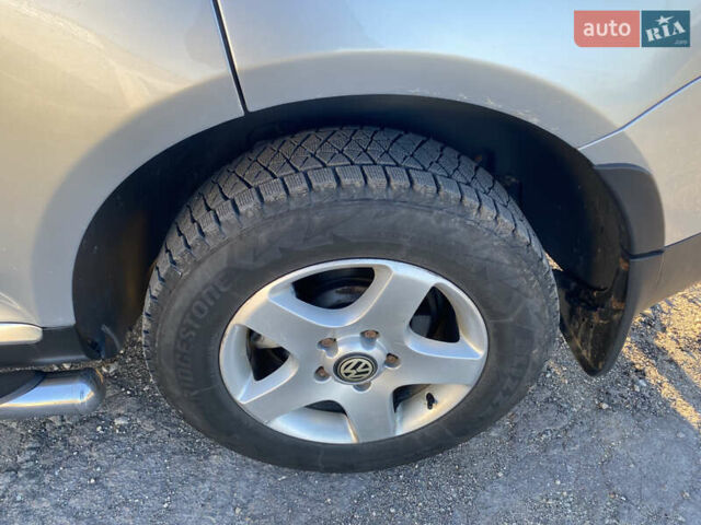 Фольксваген Туарег 2007 у Збараже на Automoto.ua Сірий Фольксваген Туарег, об'ємом двигуна 3 л та пробігом 227 тис. км за 10000 $, фото 29 на Automoto.ua