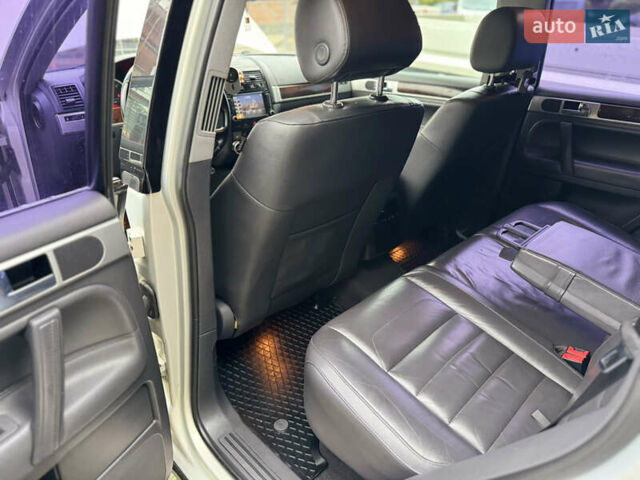 Фольксваген Туарег 2007 в Киеве на Automoto.ua Серый Фольксваген Туарег, объемом двигателя 2.46 л и пробегом 290 тыс. км за 9750 $, фото 15 на Automoto.ua