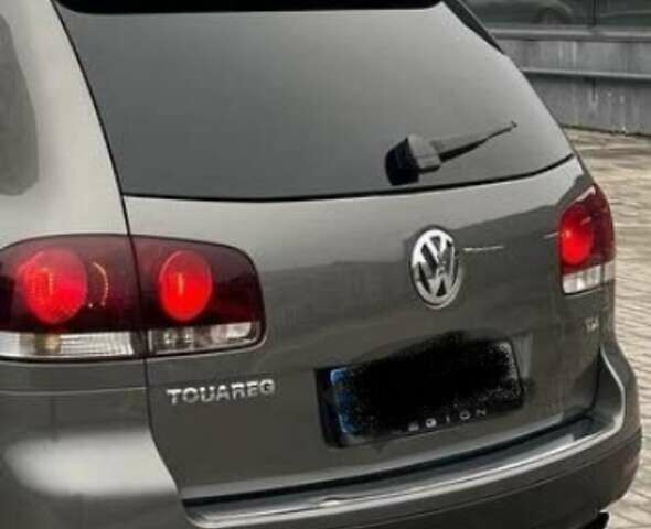 Фольксваген Туарег 2007 в Хмельницком на Automoto.ua Серый Фольксваген Туарег, объемом двигателя 2.97 л и пробегом 330 тыс. км за 11300 $, фото 1 на Automoto.ua