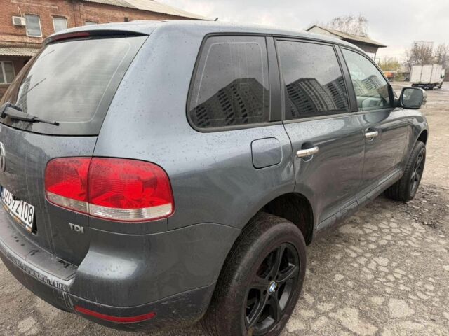 Серый Фольксваген Туарег, объемом двигателя 2.5 л и пробегом 248 тыс. км за 4300 $, фото 1 на Automoto.ua