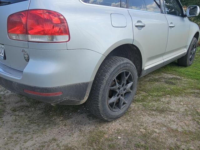 Серый Фольксваген Туарег, объемом двигателя 3.6 л и пробегом 207 тыс. км за 9000 $, фото 3 на Automoto.ua