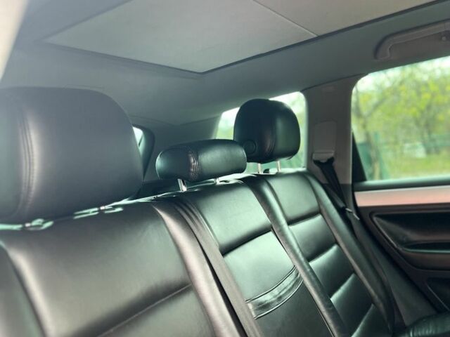 Серый Фольксваген Туарег, объемом двигателя 3 л и пробегом 335 тыс. км за 8500 $, фото 15 на Automoto.ua