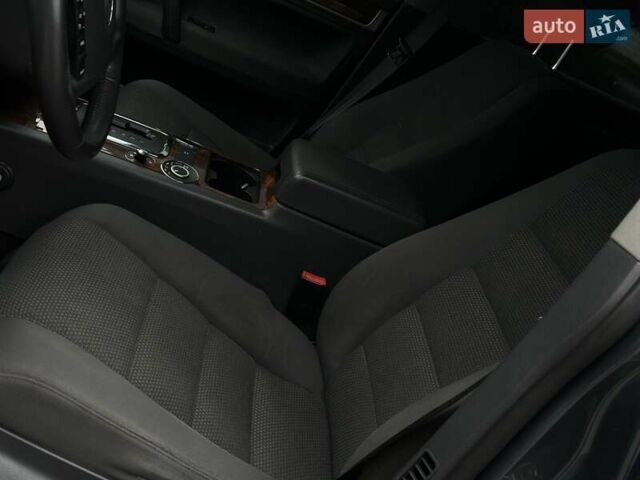 Серый Фольксваген Туарег, объемом двигателя 2.5 л и пробегом 138 тыс. км за 8999 $, фото 33 на Automoto.ua