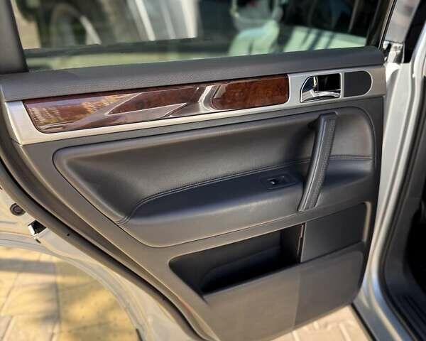 Фольксваген Туарег 2007 в Киеве на Automoto.ua Серый Фольксваген Туарег, объемом двигателя 3 л и пробегом 298 тыс. км за 10999 $, фото 24 на Automoto.ua