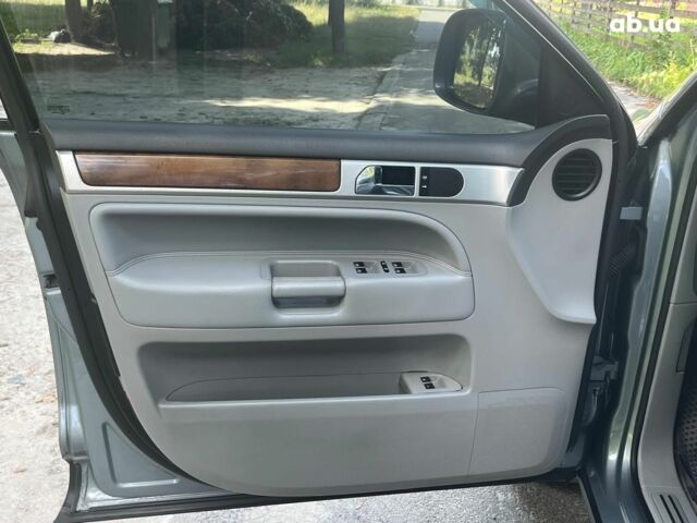 Сірий Фольксваген Туарег, об'ємом двигуна 3 л та пробігом 313 тис. км за 10990 $, фото 27 на Automoto.ua