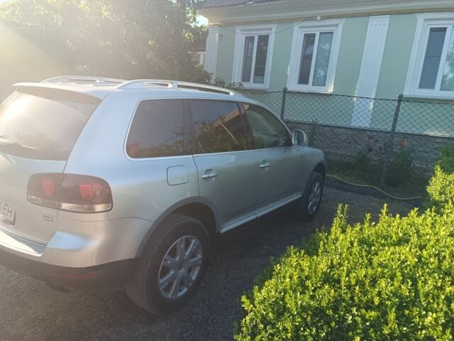 Серый Фольксваген Туарег, объемом двигателя 2.5 л и пробегом 3 тыс. км за 10000 $, фото 1 на Automoto.ua