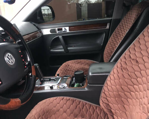 Серый Фольксваген Туарег, объемом двигателя 3.6 л и пробегом 290 тыс. км за 12000 $, фото 32 на Automoto.ua