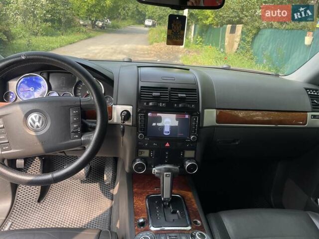 Серый Фольксваген Туарег, объемом двигателя 3 л и пробегом 259 тыс. км за 11500 $, фото 10 на Automoto.ua
