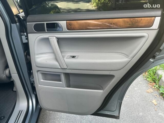 Сірий Фольксваген Туарег, об'ємом двигуна 3 л та пробігом 313 тис. км за 10990 $, фото 22 на Automoto.ua