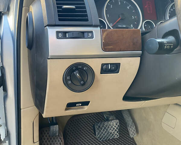 Фольксваген Туарег 2007 у Збараже на Automoto.ua Сірий Фольксваген Туарег, об'ємом двигуна 3 л та пробігом 227 тис. км за 10000 $, фото 24 на Automoto.ua