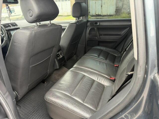 Серый Фольксваген Туарег, объемом двигателя 2.5 л и пробегом 248 тыс. км за 4300 $, фото 7 на Automoto.ua