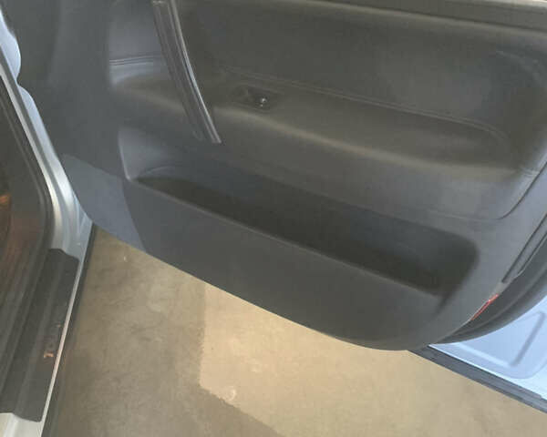 Серый Фольксваген Туарег, объемом двигателя 3.6 л и пробегом 245 тыс. км за 9000 $, фото 5 на Automoto.ua