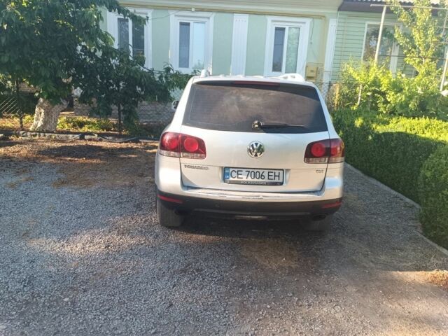 Серый Фольксваген Туарег, объемом двигателя 2.5 л и пробегом 3 тыс. км за 10000 $, фото 2 на Automoto.ua