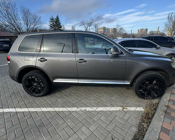 Сірий Фольксваген Туарег, об'ємом двигуна 2.97 л та пробігом 267 тис. км за 10000 $, фото 7 на Automoto.ua