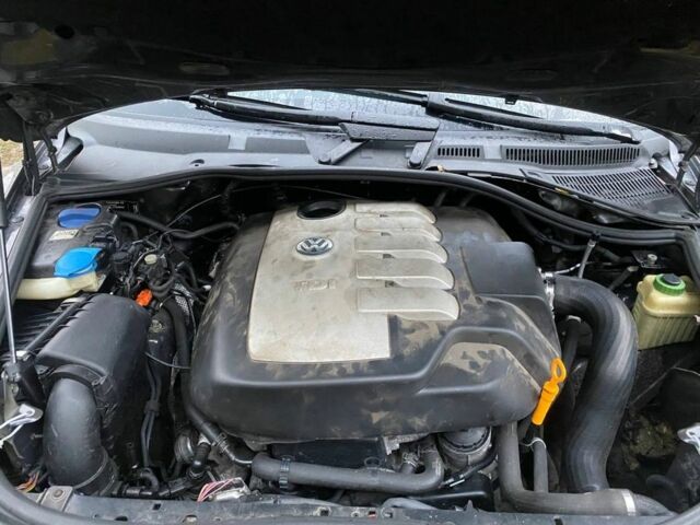 Серый Фольксваген Туарег, объемом двигателя 2.5 л и пробегом 297 тыс. км за 5796 $, фото 6 на Automoto.ua