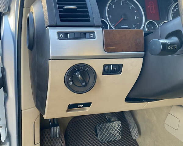 Фольксваген Туарег 2007 у Збараже на Automoto.ua Сірий Фольксваген Туарег, об'ємом двигуна 3 л та пробігом 227 тис. км за 10000 $, фото 19 на Automoto.ua