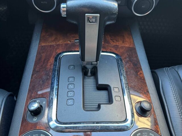 Серый Фольксваген Туарег, объемом двигателя 3.6 л и пробегом 224 тыс. км за 11700 $, фото 4 на Automoto.ua