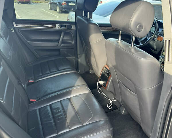 Сірий Фольксваген Туарег, об'ємом двигуна 2.97 л та пробігом 267 тис. км за 10000 $, фото 8 на Automoto.ua