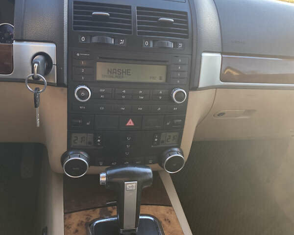 Фольксваген Туарег 2007 у Збараже на Automoto.ua Сірий Фольксваген Туарег, об'ємом двигуна 3 л та пробігом 227 тис. км за 10000 $, фото 23 на Automoto.ua