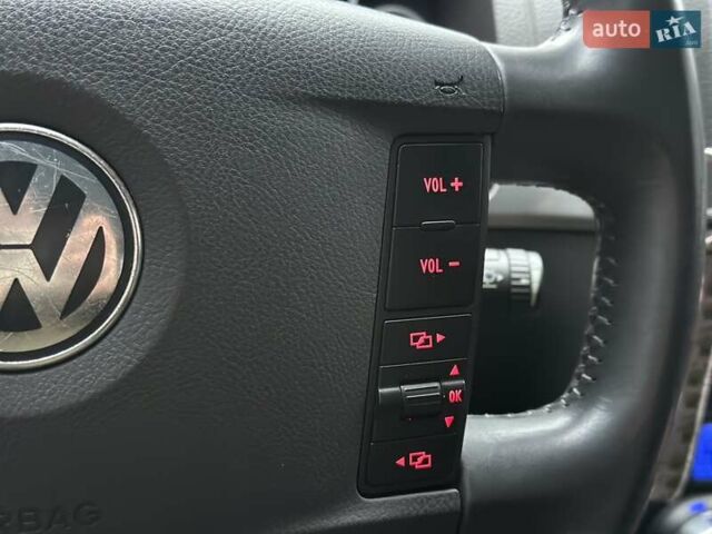 Серый Фольксваген Туарег, объемом двигателя 2.5 л и пробегом 138 тыс. км за 8999 $, фото 61 на Automoto.ua