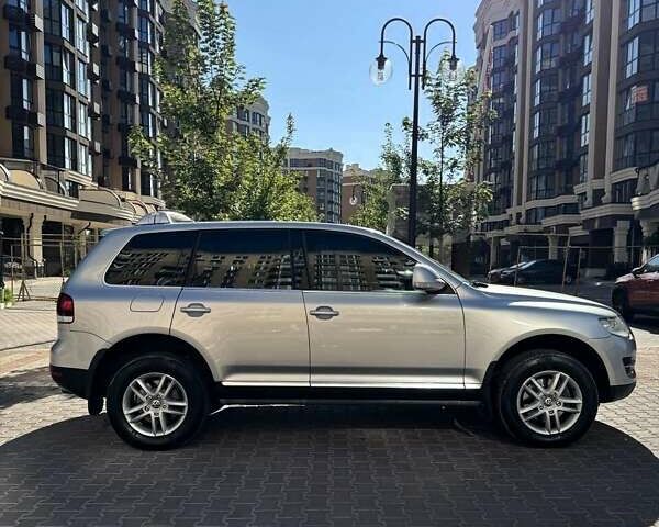 Фольксваген Туарег 2007 в Киеве на Automoto.ua Серый Фольксваген Туарег, объемом двигателя 3 л и пробегом 298 тыс. км за 10999 $, фото 5 на Automoto.ua