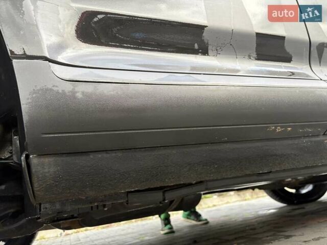 Серый Фольксваген Туарег, объемом двигателя 3 л и пробегом 230 тыс. км за 10500 $, фото 5 на Automoto.ua