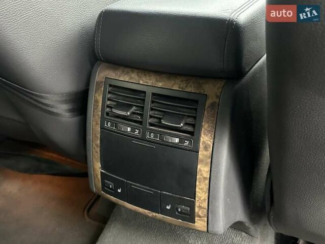 Серый Фольксваген Туарег, объемом двигателя 3.6 л и пробегом 295 тыс. км за 8800 $, фото 6 на Automoto.ua