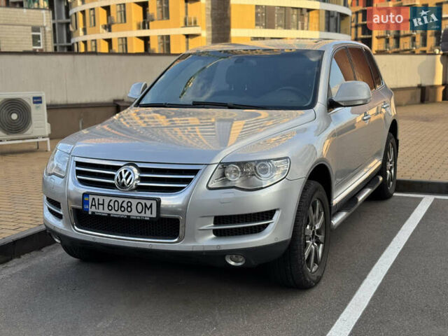 Сірий Фольксваген Туарег, об'ємом двигуна 3 л та пробігом 245 тис. км за 10900 $, фото 5 на Automoto.ua
